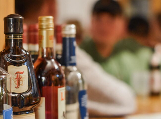 Alkoholische Getränke bei der Bar