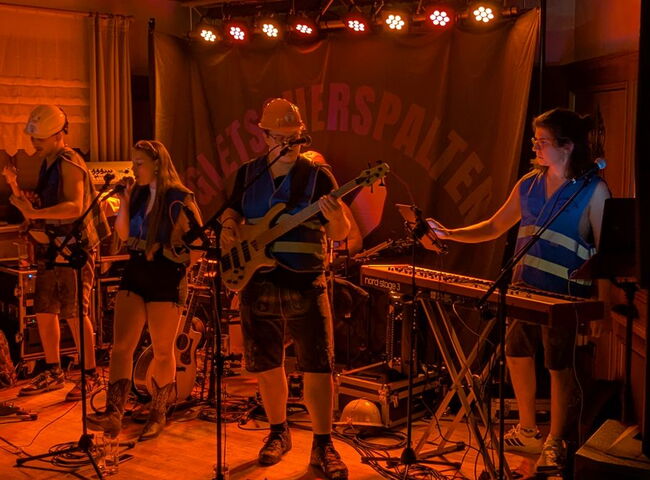 Gletscherspalten Express auf der Bühne