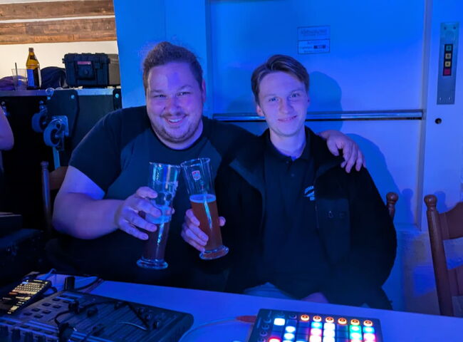 Ton- und Lichttechniker während des Auftritts