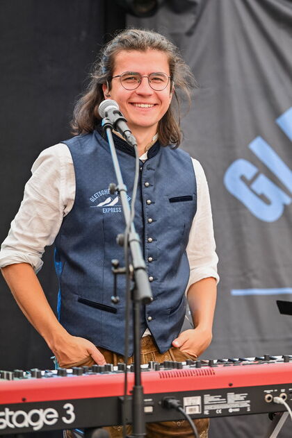 Portrait Thomas am Keyboard