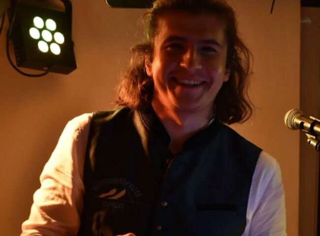 Thomas mit der Tasse Kaffee
